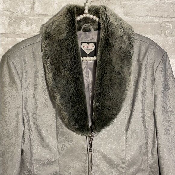 Ashley 26 International Jacket Silver Embossed Faux Fur Collar Silver Sz Med - Picture 2 of 11